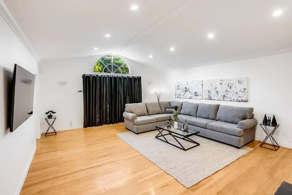 Prime Location! House W/Pool 7 Mins To Universal, 10 Mins To Hollywood Los Angeles 0*,  United States